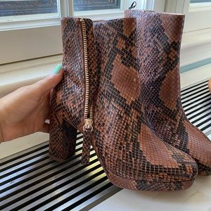 Snakeskin  heels🐍